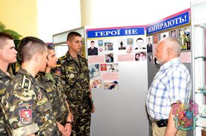 В Академії сухопутних військ імені гетьмана П. Сагайдачного розгорнуто виставку, яка присвячена участі випускників навчального закладу в АТО