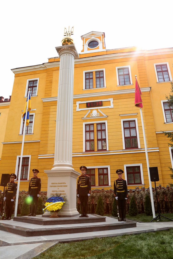 В Академії сухопутних військ імені гетьмана Петра Сагайдачного відбулось урочисте відкриття Алеї Слави випускників