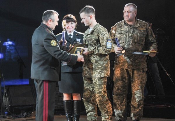 Майбутній офіцер-розвідник Віктор Собільський став одним з переможців щорічного рейтингу Півдня України “Народне визнання”