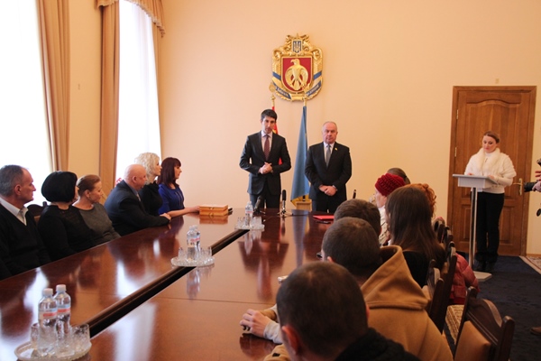 In Kirovohrad, families of the perished and wounded warriors of ATO have received certificates for new flats