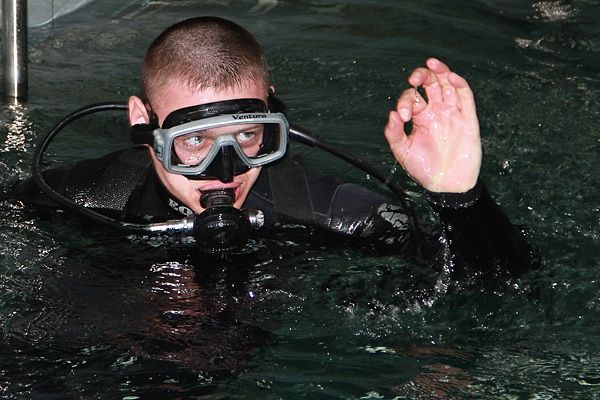 Розвідники вітчизняних ВМС вдосконалюють свої навички з водолазної підготовки