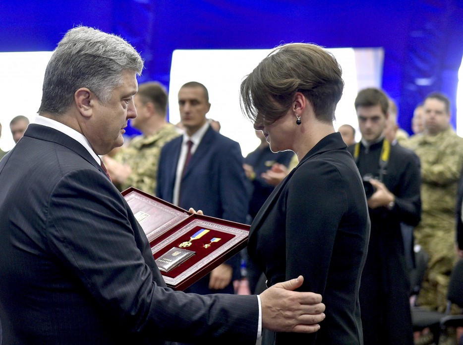 President of Ukraine awards Maksym Shapoval’s “Golden Star” Order of Hero of Ukraine to his widow