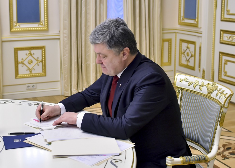 Президент підписав Закон про введення воєнного стану в Україні