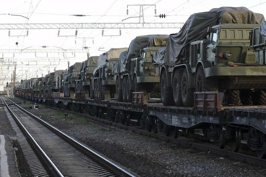Для завезення в Україну боєприпасів російські окупаційні війська активно використовують залізницю