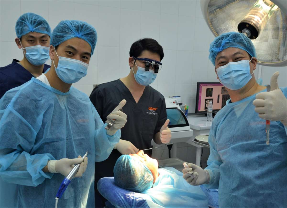 Понад 100 учасникам бойових дій іноземні стоматологи безкоштовно встановлять імплантати