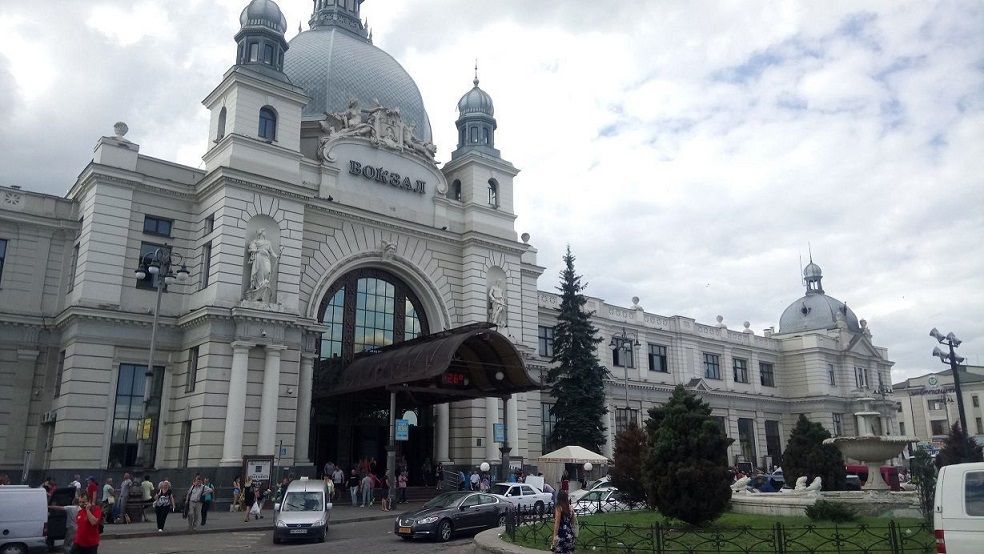 На залізничних вокзалах Львова та Одеси відкрили зали очікування для військових