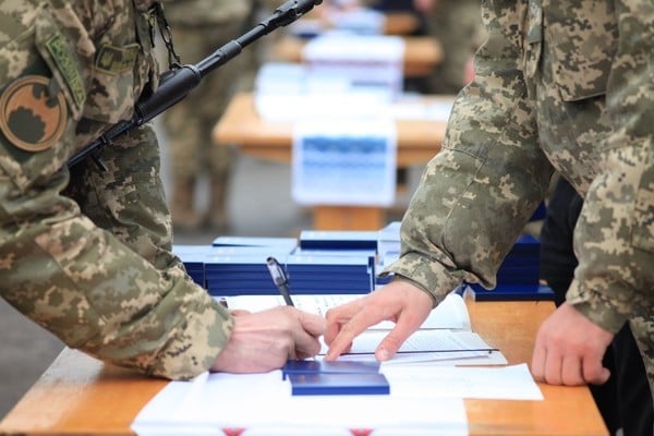 Послідовність дій громадян, які виявили бажання проходити військову службу за контрактом у ЗС України