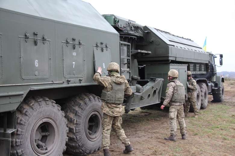 Українські воїни освоюють новітній комплекс артилерійської розвідки “Зоопарк-3”