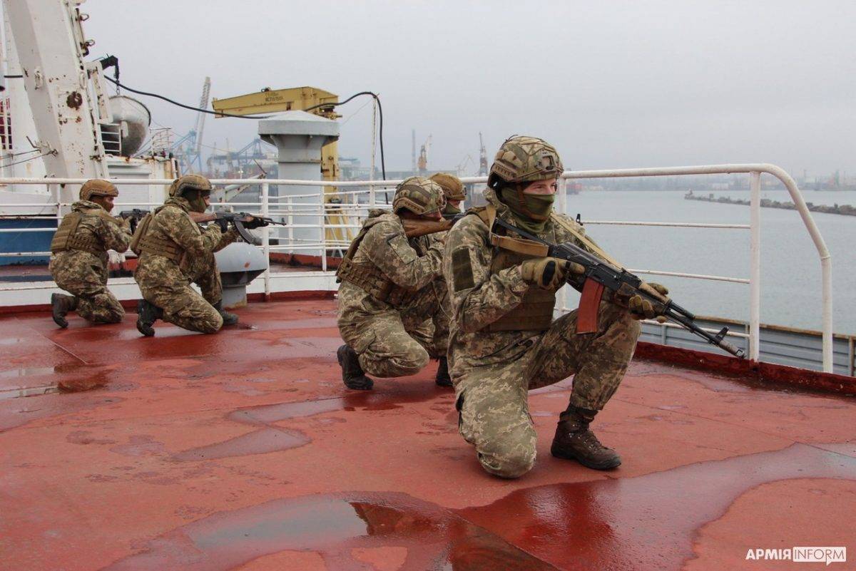 Одеські курсанти-розвідники штурмували судно