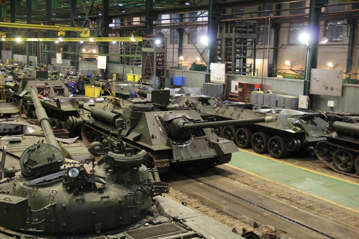 В РФ зупиняється виробництво нових танків через фінансові проблеми та відсутність імпортних комплектуючих