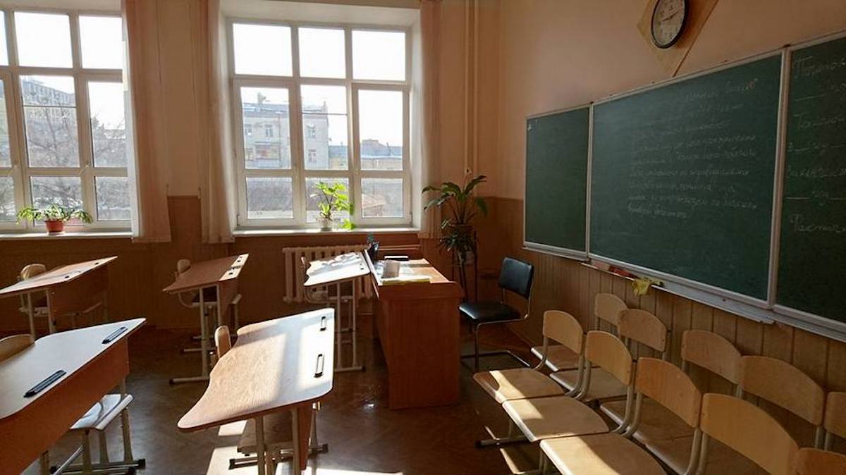Окупанти примушують українців віддавати дітей у школи з російською навчальною програмою, в разі відмови погрожують позбавляти батьківських прав
