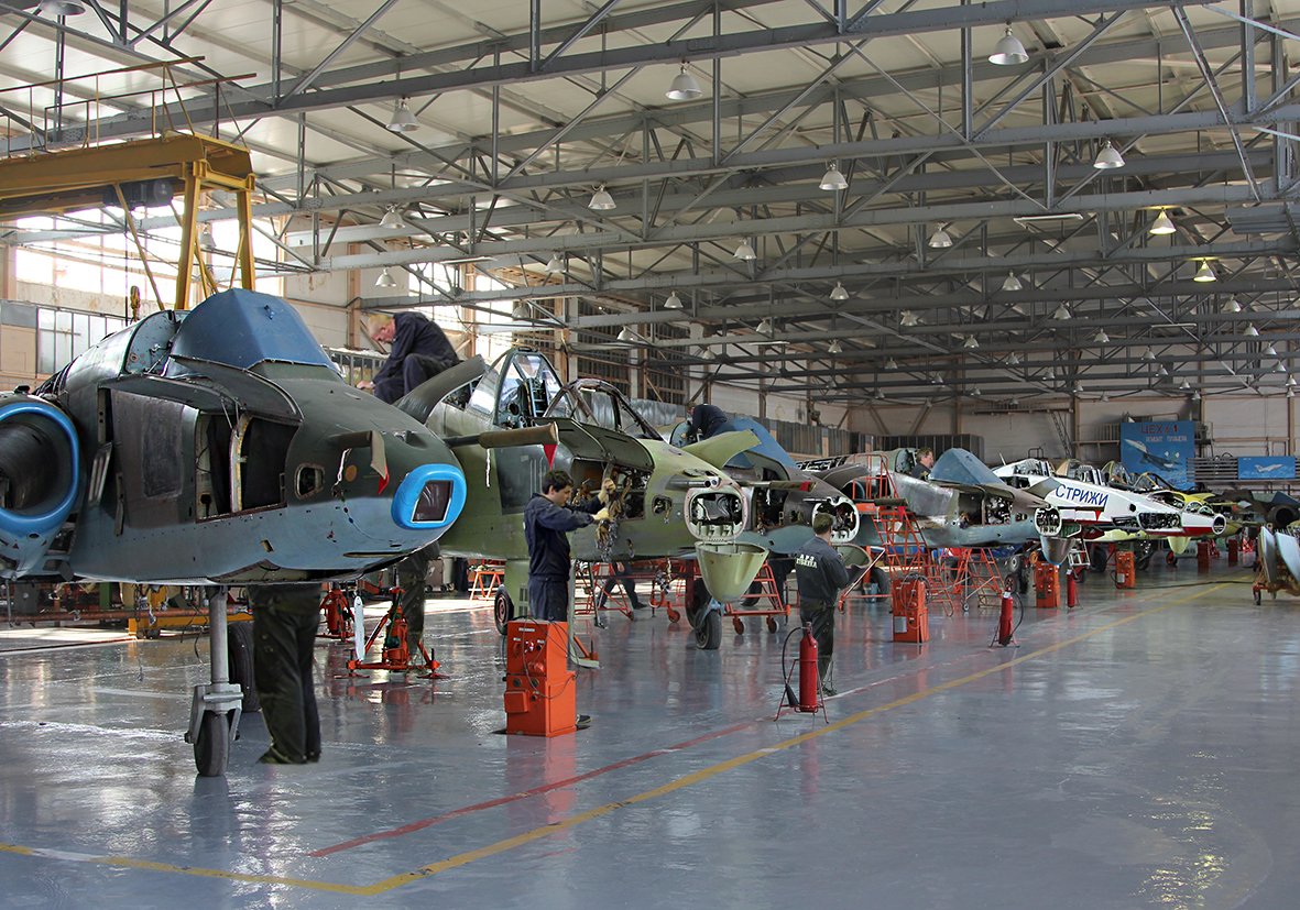 Білоруські спеціалісти відновлюють російські бойові літаки