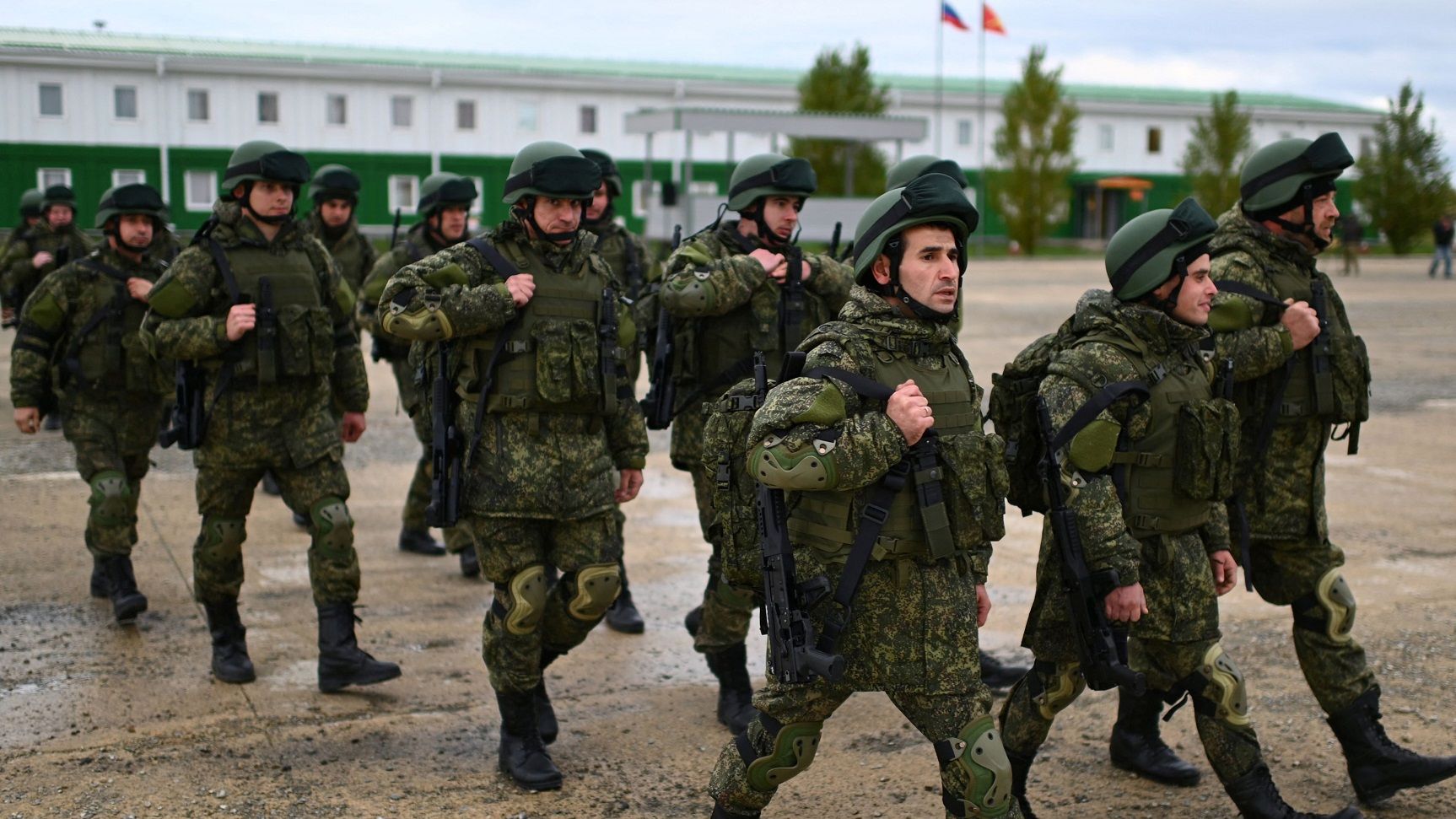 На території Білорусі перебувають майже 6000 російських військових