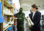 Дружина Президента України передала воїнам розвідувального батальйону теплі речі та засоби обігріву