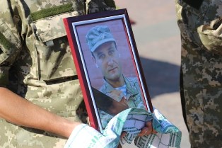 Земляки вшановують пам’ять солдатів, які віддали своє життя за Україну