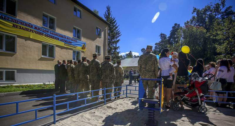 Глава держави вручив державні нагороди та ордери на квартири військовослужбовцям ГУР МО України