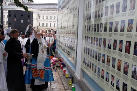 У Києві відкрито першу частину меморіального комплексу “Стіна пам’яті загиблих “За Єдність України”