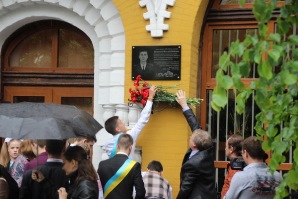 У Кіровограді відкрили меморіальну дошку на честь загиблого розвідника 